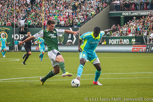 David Horst and Eddie Johnson battle for control